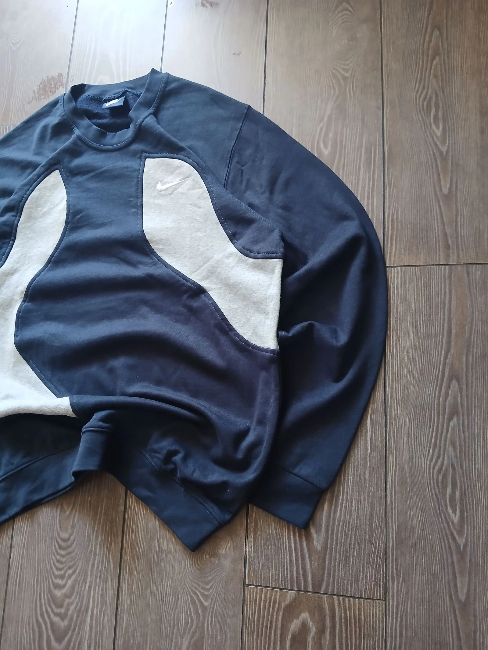 Camiseta Nike Custom Rework Cinza Marinho Tamanho M Y2K Streetwear Gola Redonda – photo 3
